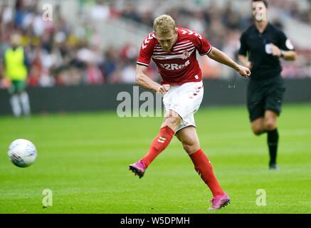 Middlesbrough, UK. 28. Juli 2019. George Saville in Aktion für Middlesbrough während der Vorsaison Freundschaftsspiel zwischen Middlesbrough und als Saint-ƒtienne im Riverside Stadium, Middlesbrough am Sonntag, den 28. Juli 2019. (Bild: Tom Collins | MI Nachrichten) Credit: MI Nachrichten & Sport/Alamy leben Nachrichten Stockfoto