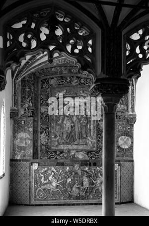 PALACIO ALTO - oratorio de los Reyes Catolicos - ALTAR RETABLO DE CERAMICA - 1504. Autor: NICULOSO FRANCISCO PISANO. Lage: CATEDRAL - Capilla Real - Interieur. Spanien. Jungfrau Maria. Die heilige Elisabeth. Stockfoto