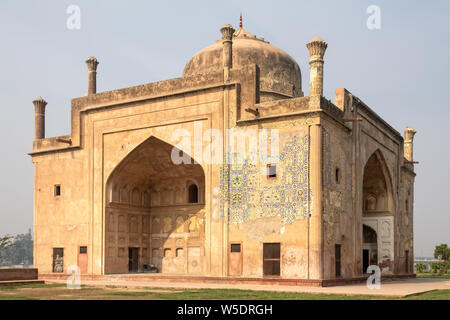 Agra , Uttar Pradesh , Indien , November 24.2015-Blick Auf Chini Ka Rauza Stockfoto