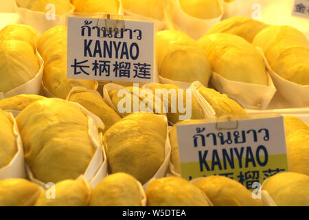 Kanyao durian zu verkaufen, oder Tor Kor Markt, Bangkok, Thailand. Stockfoto