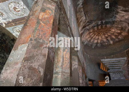 India, Maharashtra, Ajanta, Ajanta Höhlen. Höhle Interieur mit Wandmalerei detail. UNESCO. Stockfoto