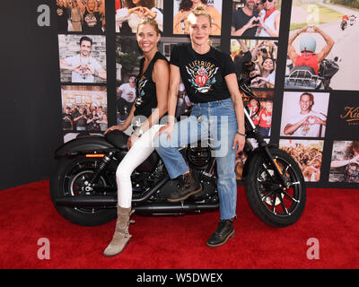 Tricia Helfer und Katee Sackhoff besucht 10. Jahrestag von Kiehl's LifeRide für amfAR profitieren zu HIV/AIDS-Forschung in Century City am Westfield Century City in Century City am 27. Juli 2019. Stockfoto