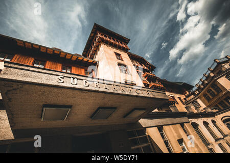 SEMMERING ÖSTERREICH - Die alte Grand Hotel Suedbahnhotel 1882 nach Semmering geöffnet wurde, war mit dem Zug gemacht. Das Hotel Business endete in der Stockfoto