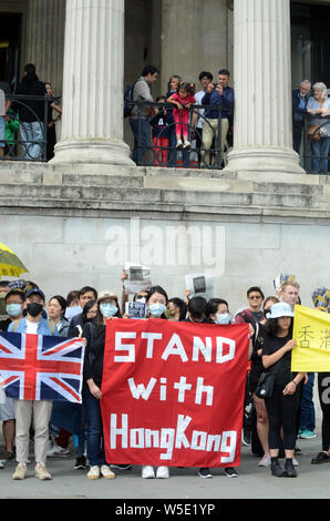 London, Großbritannien. 28. Juli 2019. Protest in Trafalgar Square mit Hongkong in die Proteste gegen die Auslieferung Rechnung zu stehen. Stockfoto