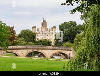 UK, Cambridge - August 2018: St John's College vom Rücken Park gesehen Stockfoto