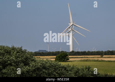 Esbjerg, Dänemark am 27. Juli 2019 Vattenfall Windkraftanlagen des Windparks sind Gesehen © vadim Pacajev/Alamy leben Nachrichten Stockfoto