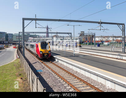 Virgin Trains Class 221 Voyager am Bahnhof Blackpool North Railway Station mit dem Zug nach London Euston Stockfoto