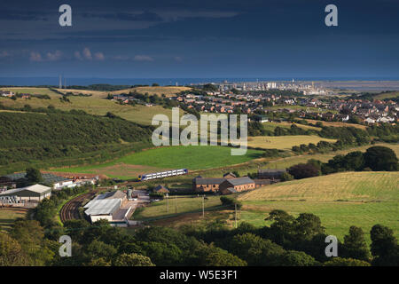 Arriva Northern Rail Class 195 Zug passiert Roose auf der Halbinsel Furness, Cumbria, Großbritannien mit einem Barrow In Furness zu Manchester Airport Train Stockfoto