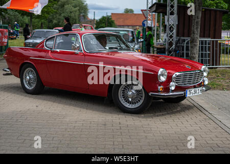 PAAREN IM GLIEN, Deutschland - Juni 08, 2019: Sport Auto Volvo P1800. Oldtimer-show 2019 sterben. Stockfoto