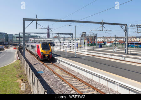 Virgin Trains Class 221 Voyager am Bahnhof Blackpool North Railway Station mit dem Zug nach London Euston Stockfoto