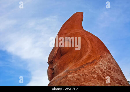 Skulptur von einem Vogel Leiter bezeichnet die Eule. Die Skulptur ist in den offenen Raum. Stockfoto