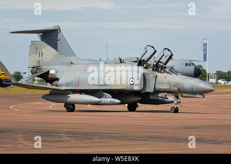 Hellenic Air Force McDonnell Douglas F-4 Phantom II Düsenflugzeug von 338 Squadron Ares. F-4 E Frieden Ikarus 2000 (PI 2000), F-4E Phantom II AUP. Griechisch Stockfoto