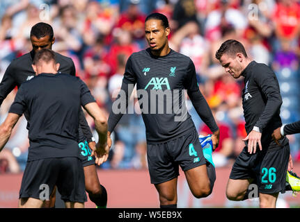 Edinburgh, Großbritannien. 28. Juli 2019. EDINBURGH, Schottland - Juli 28: Liverpool der Niederländische Verteidiger, Virgil van Dijk, erwärmt, bevor die Vor Saisonbeginn Freundschaftsspiel zwischen dem FC Liverpool und SSC Napoli bei Murrayfield am 28. Juli 2019 in Edinburgh, Schottland. (Alamy/Ian Jacobs) Credit: Ian Jacobs/Alamy leben Nachrichten Stockfoto