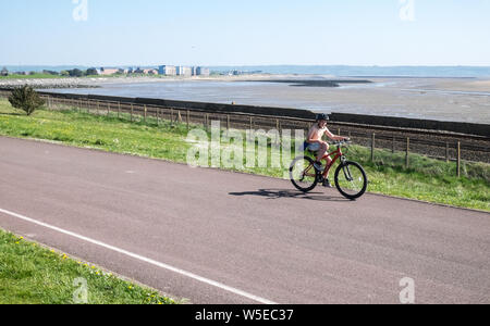 Fahrrad, Radfahren, Millennium, Küsten, Pfad, Llanelli, Carmarthenshire, West, Wales, Welsh, UK, GB, Großbritannien, Britische, Stockfoto