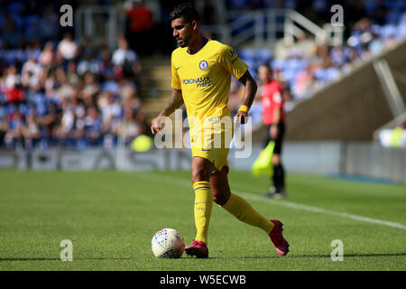 Reading, Großbritannien. 28. Juli 2019. Emerson Palmieri von Chelsea in Aktion während der Saison Fußball-Freundschaftsspiel, Lesen v Chelsea im Madejski Stadium in der Lesung am Sonntag, den 28. Juli 2019. Dieses Bild dürfen nur für redaktionelle Zwecke verwendet werden. Nur die redaktionelle Nutzung, eine Lizenz für die gewerbliche Nutzung erforderlich. Keine Verwendung in Wetten, Spiele oder einer einzelnen Verein/Liga/player Publikationen. pic von Tom Smeeth/Andrew Orchard sport Fotografie/Alamy Live news Credit: Andrew Orchard sport Fotografie/Alamy leben Nachrichten Stockfoto