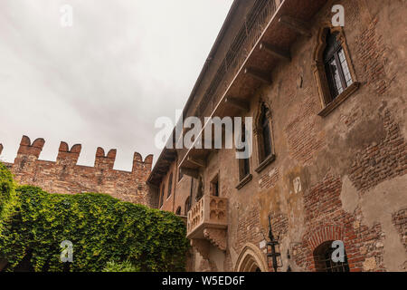 Der Balkon der Julia von William Shakespeares "Romeo & Julia" in Verona, Italien Stockfoto