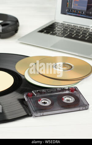 Schallplatte, CD und Kassette. Stockfoto