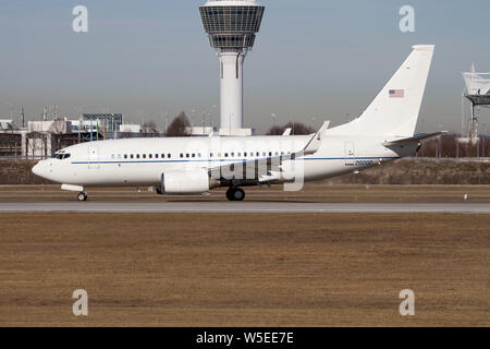 Februar 17, 2019, München, Deutschland: EIN US Air Force (USAF) Boeing C-40 (737) Auf der Start- und Landebahn am Flughafen München. Credit: Fabrizio Gandolfo/SOPA Images/ZUMA Draht/Alamy leben Nachrichten Stockfoto