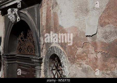 Verschlissene alte Mauer in Venedig mit eine schöne Patina. Stockfoto