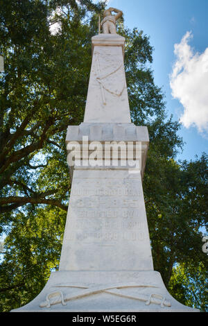 Ein Marmor Konföderierte Soldat Statue auf einen Bürgerkrieg Denkmal auf dem Campus der Universität von Mississippi in Oxford. Stockfoto