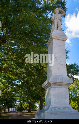 Ein Marmor Konföderierte Soldat Statue auf einen Bürgerkrieg Denkmal auf dem Campus der Universität von Mississippi in Oxford. Stockfoto
