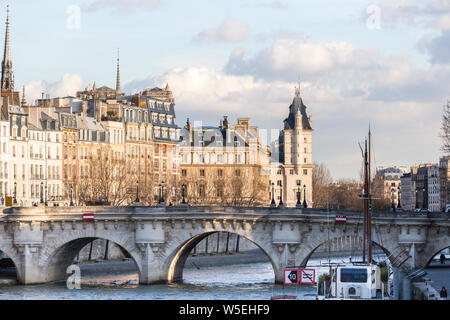 Pont Neuf und Ile de la Cite im Winter, Paris, Frankreich Stockfoto