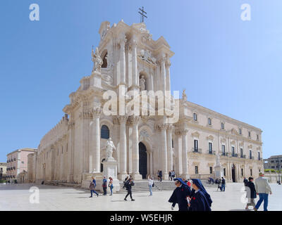 Kathedrale metropolitana della Natività di Maria Santissima, eine alte katholische Kirche in Syrakus. Seine Struktur ist ursprünglich eine griechische dorische Tempel Stockfoto