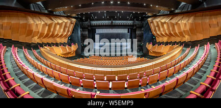 Bestuhlung in ein modernes Theater Stockfoto