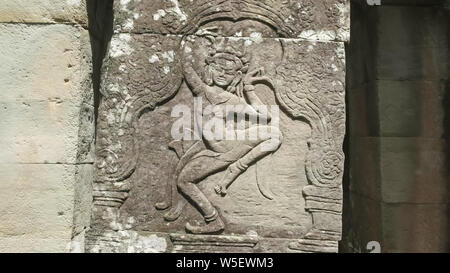 Bas Relief eines apsaras Tänzer bei Banteay Kdei Tempel Angkor Wat Stockfoto