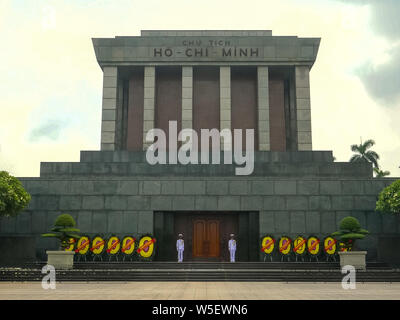 HANOI, VIETNAM - 28. Juni 2017: Das Ho Chi Minh Mausoleum in Hanoi. Stockfoto