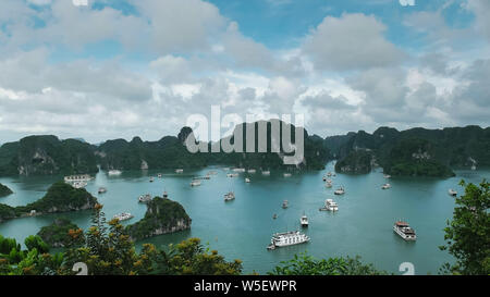 Die Aussicht von Ti Top Suche in Halong Bay, Vietnam Stockfoto