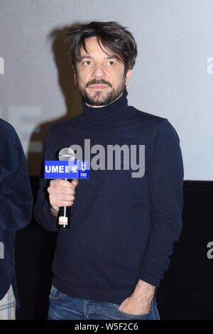 Spanische Drehbuchautor und Regisseur Oriol Paulo besucht eine Road Show für neuen Film 'Mirage' in Shanghai, China, 23. März 2019. Stockfoto