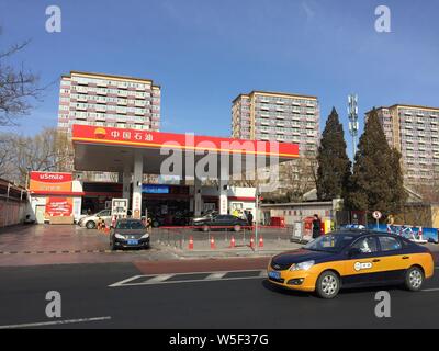 ---- Blick auf eine Tankstelle der CNPC (China National Petroleum Corporation), Muttergesellschaft von PetroChina, in Peking, China, 13. Februar 2019. Die Stockfoto