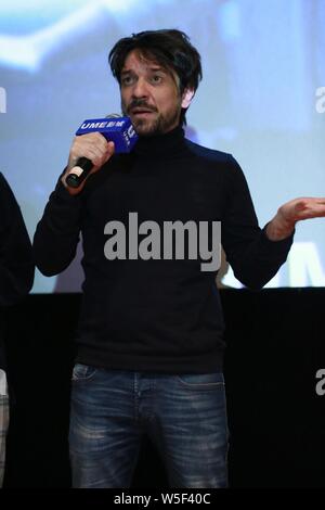 Spanische Drehbuchautor und Regisseur Oriol Paulo besucht eine Road Show für neuen Film 'Mirage' in Shanghai, China, 23. März 2019. Stockfoto