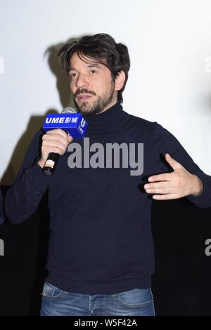Spanische Drehbuchautor und Regisseur Oriol Paulo besucht eine Road Show für neuen Film 'Mirage' in Shanghai, China, 23. März 2019. Stockfoto