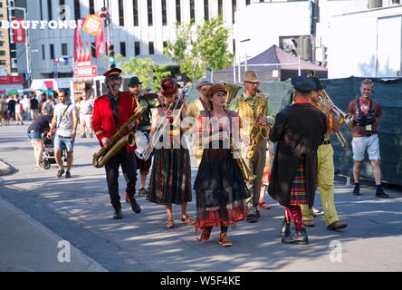 Montreal, Quebec, Kanada. Apr 2019. Events, Comedy, Künstler, und Spaß und Speisen, auf den nur Für lacht Festival. Illustrative Editorial. Stockfoto