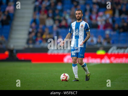 Sergi Darder der RCD Espanyol dribbelt gegen FC Sevilla während ihrer 28. Runde der Liga Saison 2018-2019 an RCDE Stadion in Barcelona, S Stockfoto