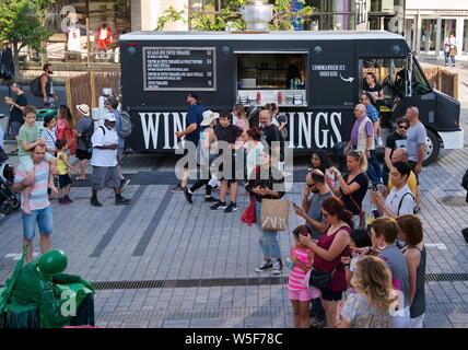 Montreal, Quebec, Kanada. Apr 2019. Events, Comedy, Künstler, und Spaß und Speisen, auf den nur Für lacht Festival. Illustrative Editorial. Stockfoto