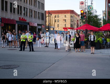 Montreal, Quebec, Kanada. Apr 2019. Events, Comedy, Künstler, und Spaß und Speisen, auf den nur Für lacht Festival. Illustrative Editorial. Stockfoto