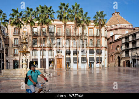 Plaza de la Constitucion und Genua Brunnen in Málaga, Andalusien, Spanien Stockfoto