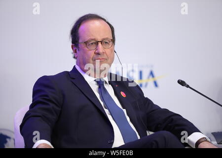 Francois Hollande, der ehemalige Präsident der Französischen Republik, besucht die 70 und 40 Jahre im Rückblick: China in der Sitzung eine neue Ära' während des Boao Fo Stockfoto