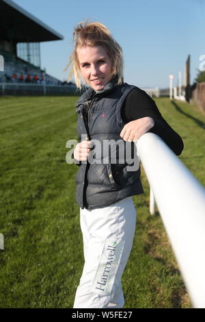 Jockey Poppy Bridgewater am Brighton Racecourse Stockfoto