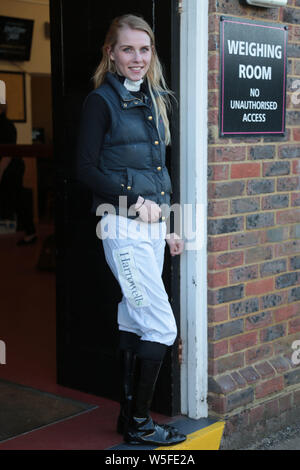 Jockey Poppy Bridgewater am Brighton Racecourse Stockfoto