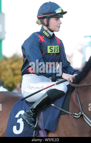 Jockey Poppy Bridgewater am Brighton Racecourse Stockfoto