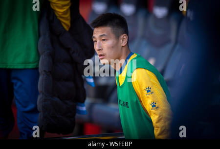 Wu Lei der RCD Espanyol erwärmt, bevor die zweite Hälfte der 29. Runde der Liga Saison 2018-2019 gegen den FC Barcelona im Camp Nou Stad Stockfoto