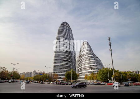 ---- Blick auf die wangjing Soho von Soho China in Peking, China, 31. Oktober 2018 entwickelt. Chinesische Geschäftsleute oft Schatz feng shui zu g Stockfoto