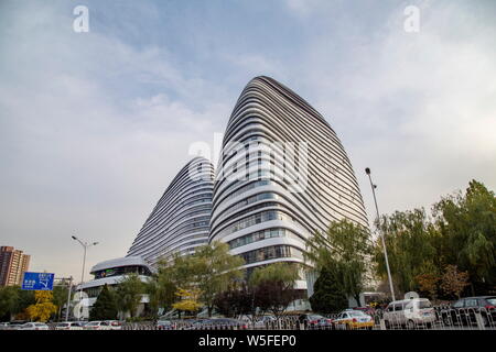 ---- Blick auf die wangjing Soho von Soho China in Peking, China, 31. Oktober 2018 entwickelt. Chinesische Geschäftsleute oft Schatz feng shui zu g Stockfoto
