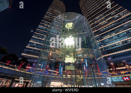 ---- Blick auf einen Apple Store in Lujiazui Finanzviertel in Shanghai, China, 18. Januar 2019. Spediteure und Händler haben den Preis für den Schnitt Stockfoto