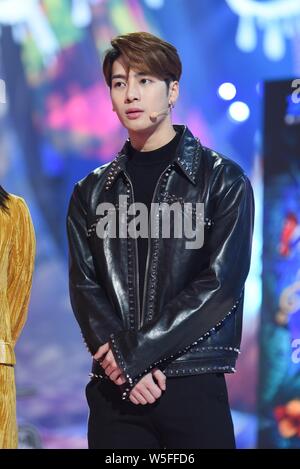 Hong Kong Sänger und Schauspieler Jackson Wang der Koreanischen Boy Group erhielt 7 besucht eine Pressekonferenz für eine Vielzahl show in Shanghai, China, 28. Februar 2. Stockfoto