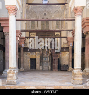 Nische - Mihrab und Kanzel - Minbar - der Moschee von Sultan Qalawun, Moez Street, Kairo, Ägypten Stockfoto